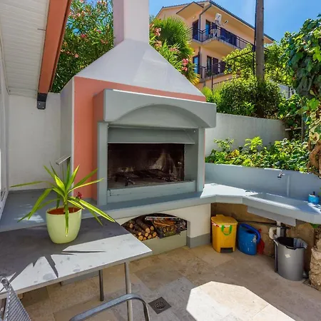 Apartments Marijana شقة