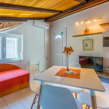 Apartments Marijana شقة